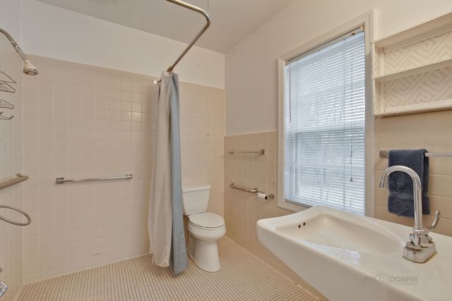 $715,000 | 210 South Avenue, Glencoe, IL 60022