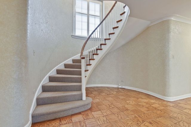 $715,000 | 210 South Avenue, Glencoe, IL 60022