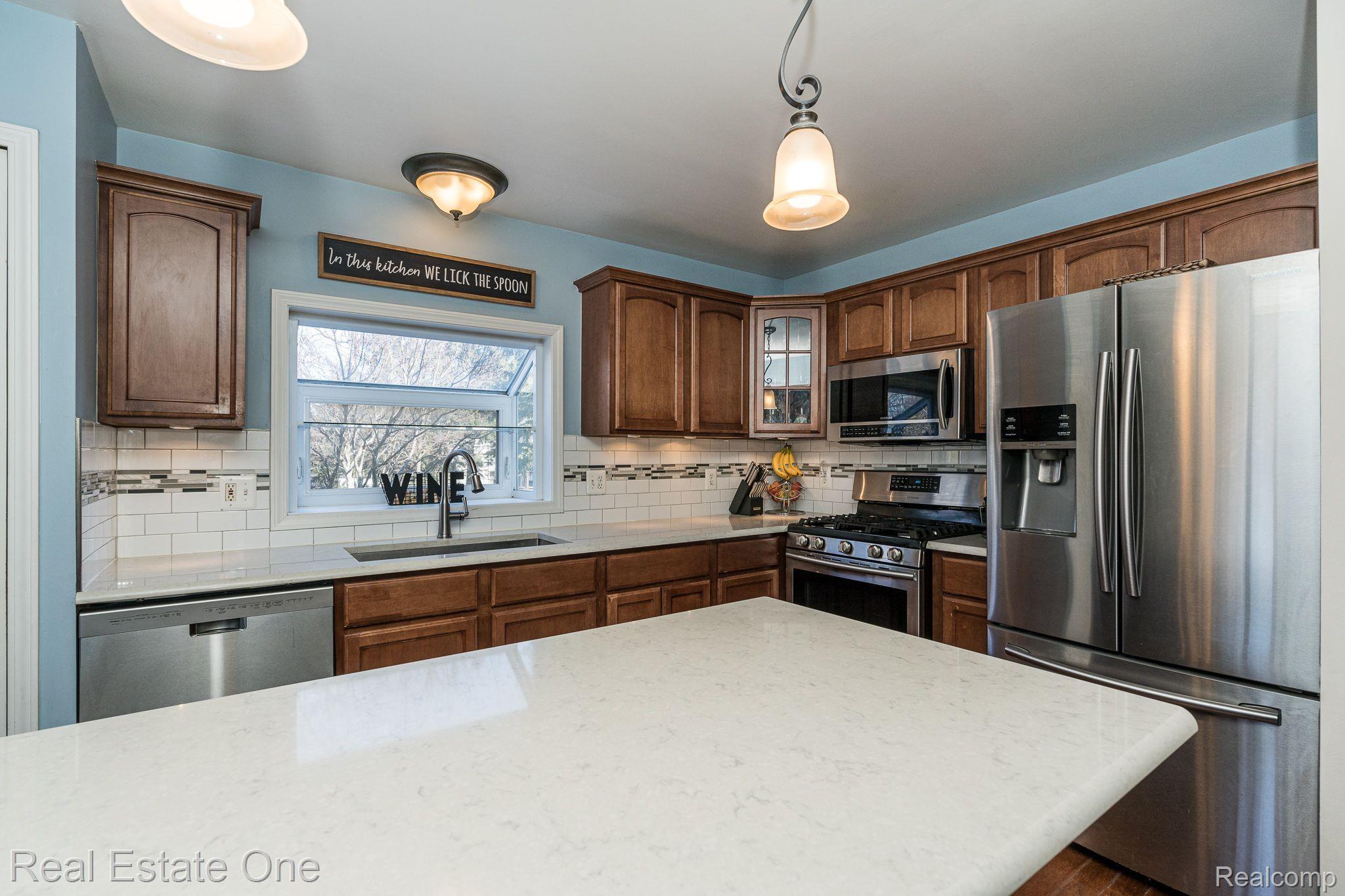 390 Shadywood Road Rochester, MI 48307 - Photo 12 of 38 Gallery Image 12