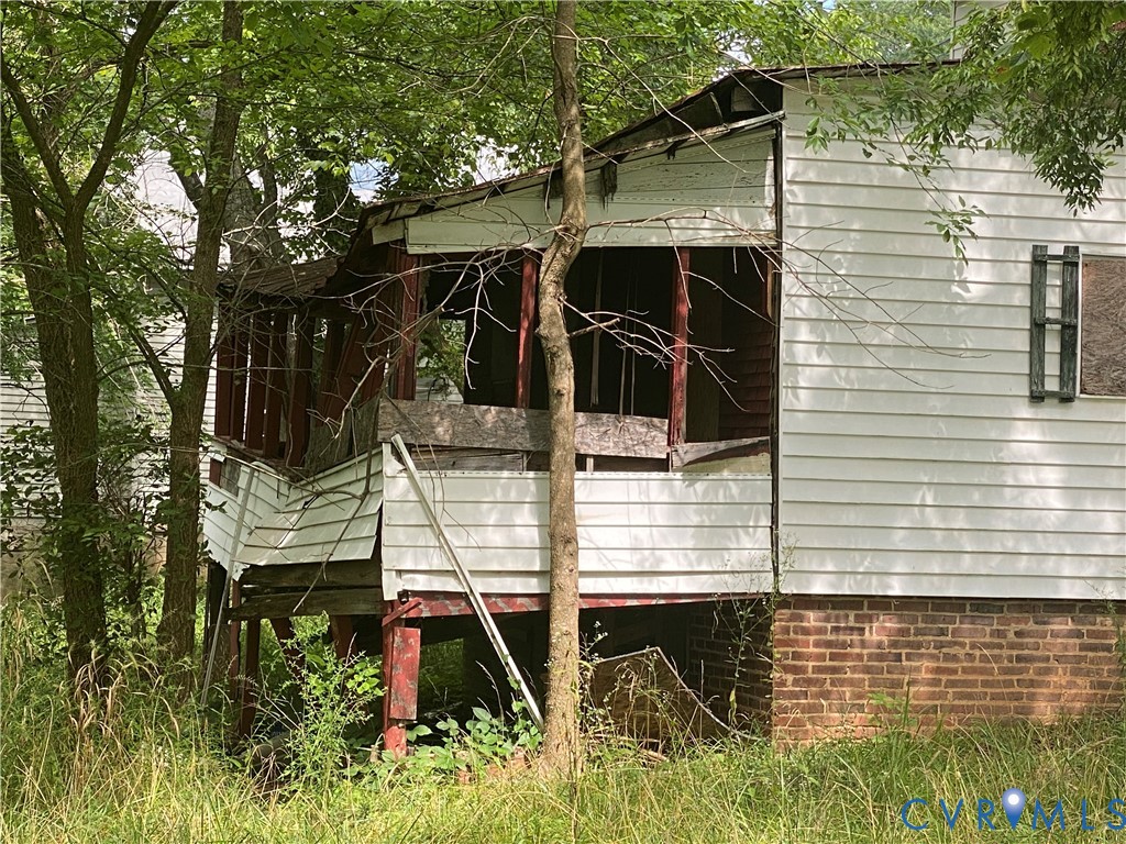 203 Plank Road Farmville, VA 23901 - Photo 2 of 2 View of side of property