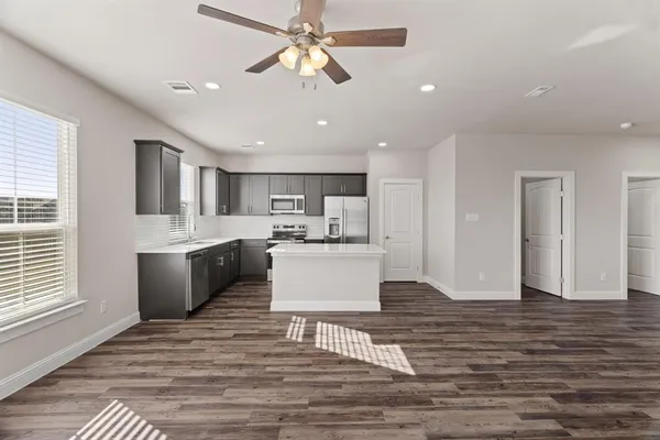 $424,998 | 621 Mdw Lk Drive, Weatherford, TX 76087