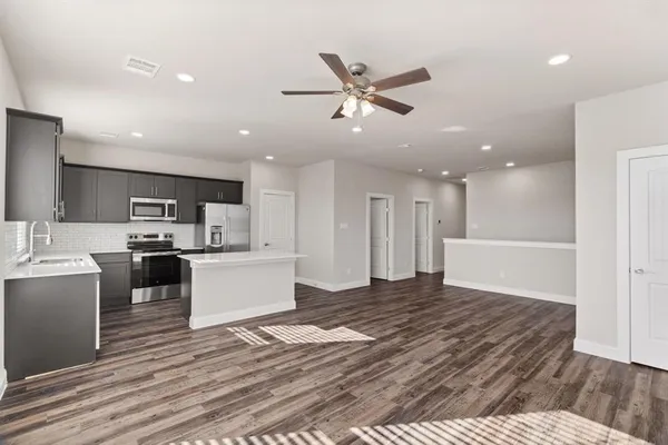 $424,998 | 621 Mdw Lk Drive, Weatherford, TX 76087