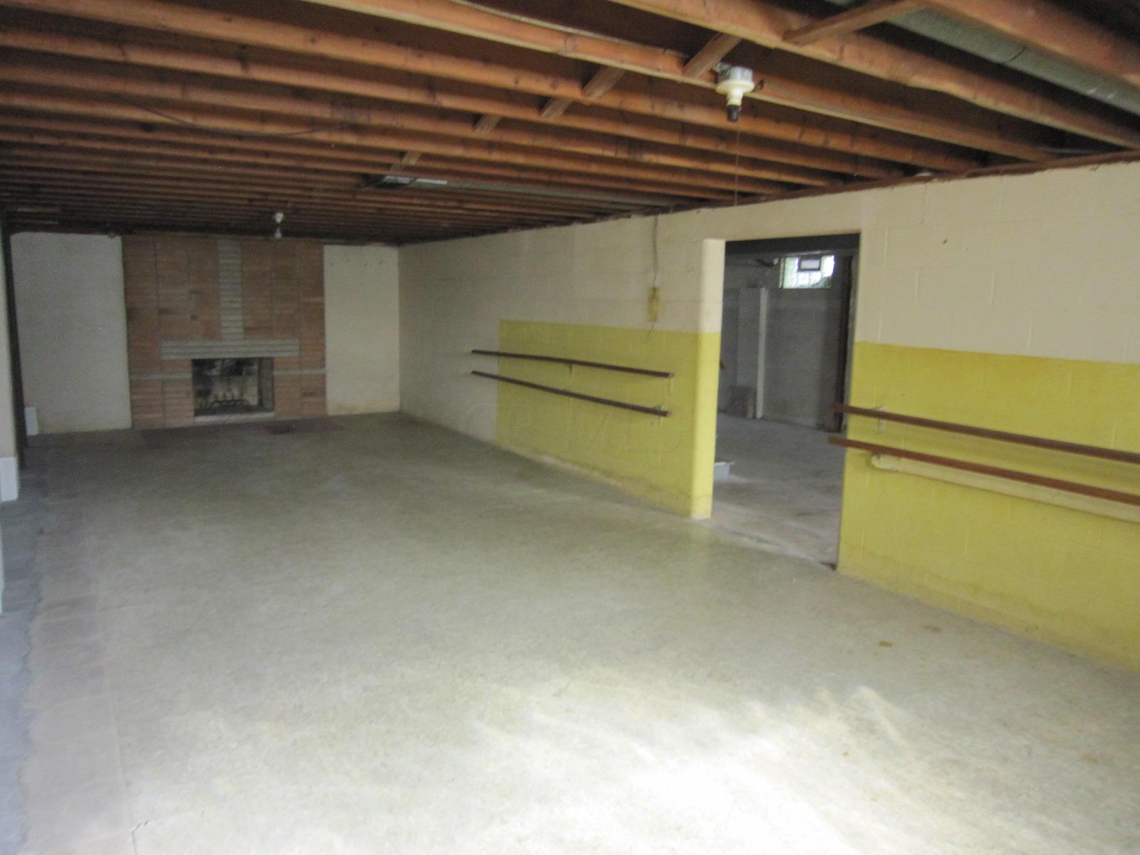 3082 Marwick Road Columbus, OH 43232 - Photo 8 of 9 Gallery Image 8