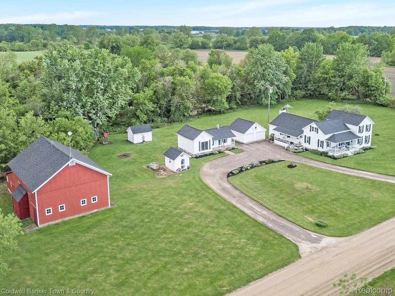 6457 Layton Road Fowlerville, MI 48836 - Photo 34 of 36 DJI_0044 croped.jpg