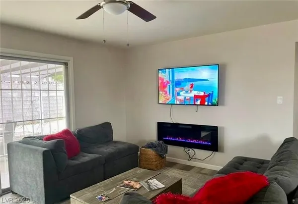 $2,000 | 6401 Evergreen Avenue, Las Vegas, NV 89107