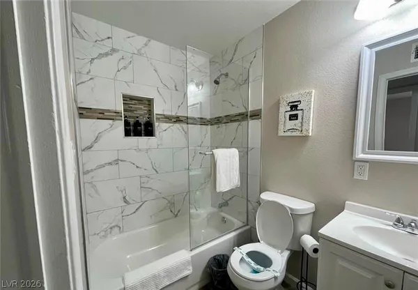 $2,000 | 6401 Evergreen Avenue, Las Vegas, NV 89107