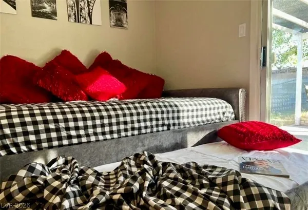 $2,000 | 6401 Evergreen Avenue, Las Vegas, NV 89107