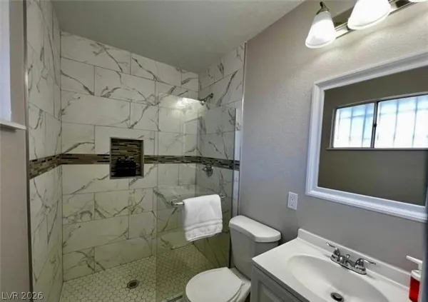 $2,000 | 6401 Evergreen Avenue, Las Vegas, NV 89107