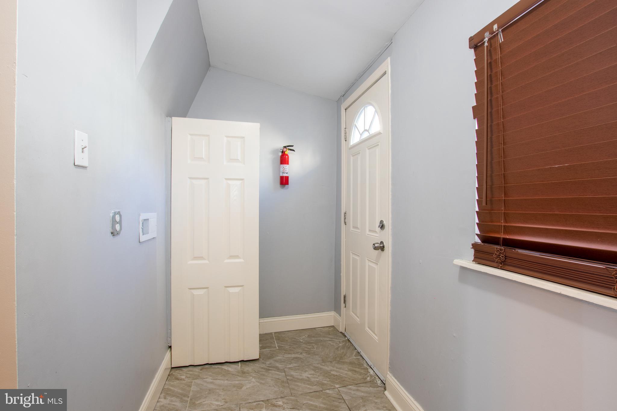 2707 Morris Street Philadelphia, PA 19145 - Photo 8 of 26 a view of bathroom