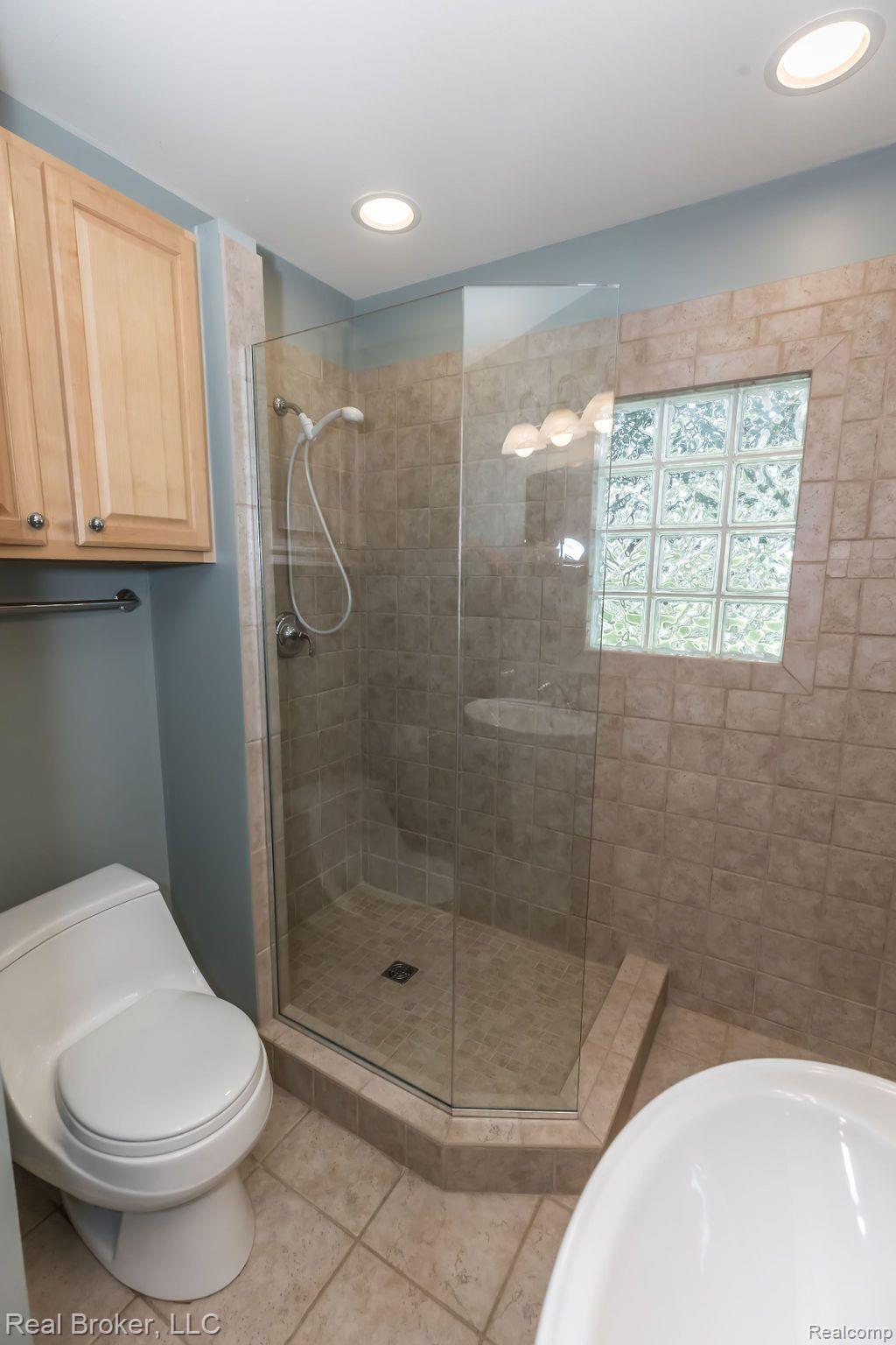 2833 Trafford Road Royal Oak, MI 48073 - Photo 14 of 35 Gallery Image 14