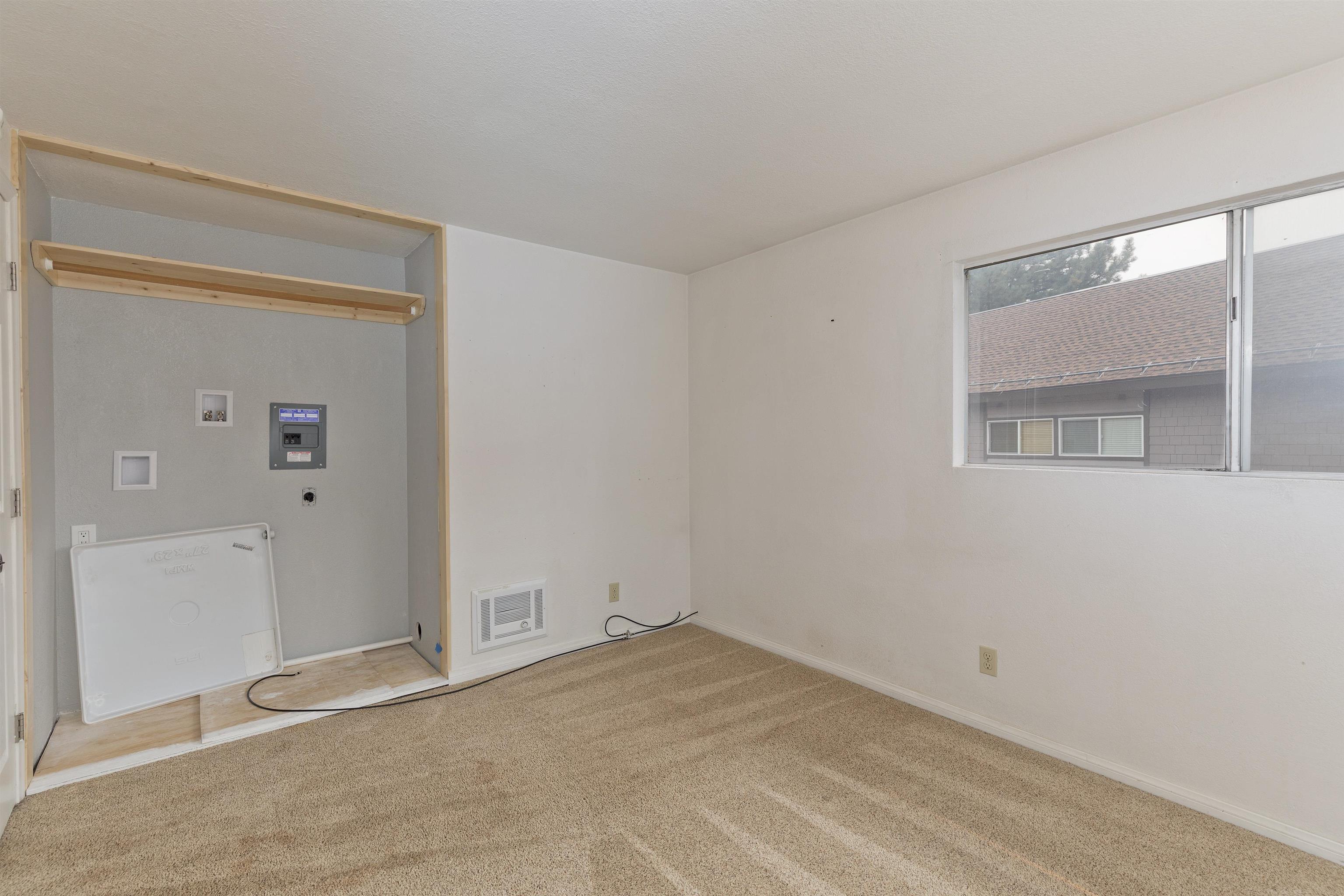 165 Old Mammoth Road, Unit 132 Mammoth Lakes, CA 93546 - Photo 18 of 26 a view of an empty room