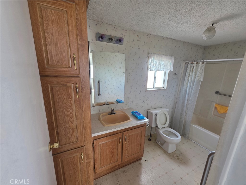 1010 Terrace Road, Unit 142 San Bernardino, CA 92410 - Photo 14 of 21 Primary restroom