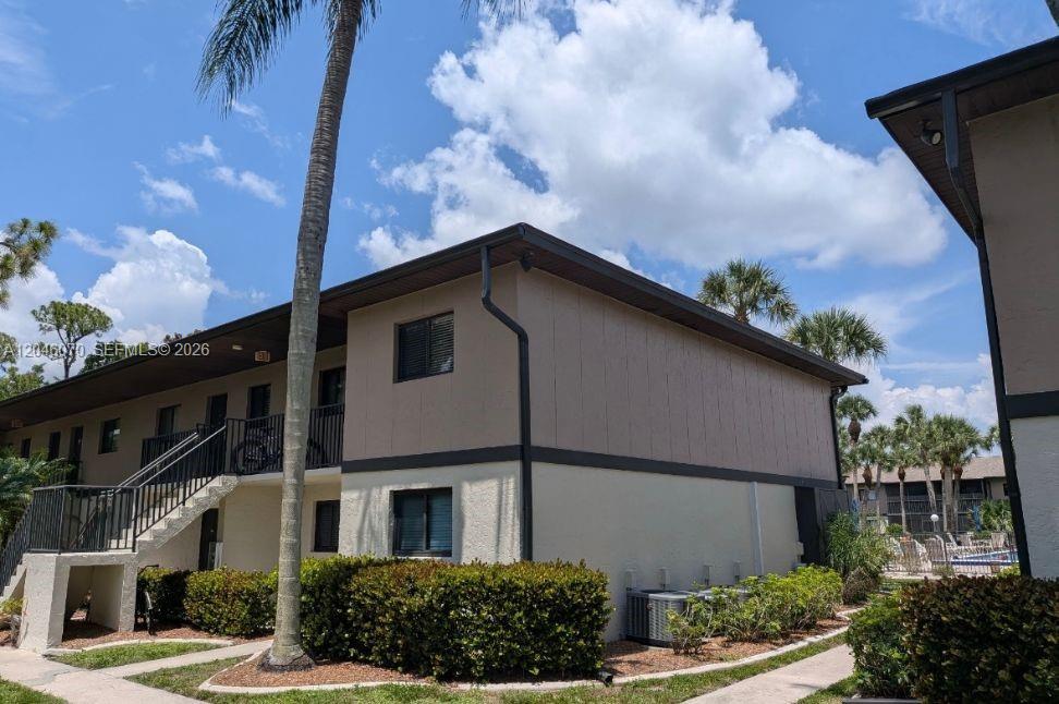1210 Hall Road, Unit 208 North Fort Myers, FL 33903 - Photo 3 of 5