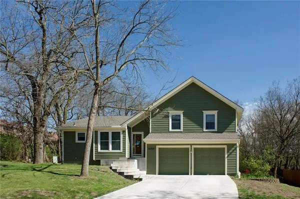 $375,000 | 14315 West 90th Court, Lenexa, KS 66215