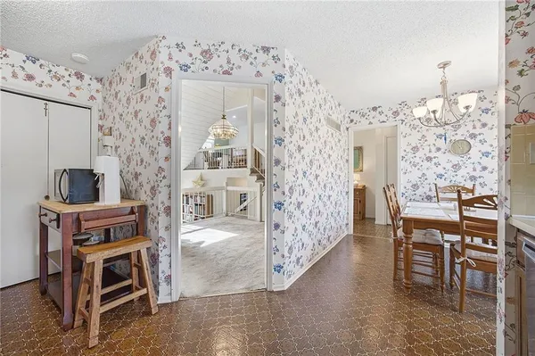 $375,000 | 14315 West 90th Court, Lenexa, KS 66215