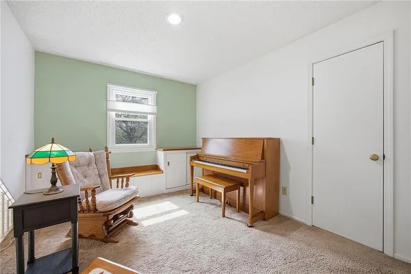 $375,000 | 14315 West 90th Court, Lenexa, KS 66215
