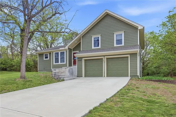 $375,000 | 14315 West 90th Court, Lenexa, KS 66215