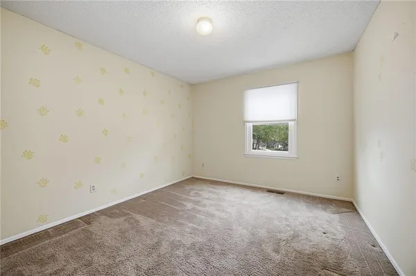 $375,000 | 14315 West 90th Court, Lenexa, KS 66215