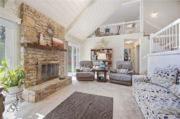 $375,000 | 14315 West 90th Court, Lenexa, KS 66215