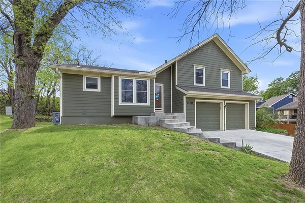$375,000 | 14315 West 90th Court, Lenexa, KS 66215