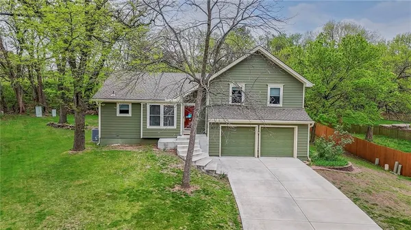 $375,000 | 14315 West 90th Court, Lenexa, KS 66215