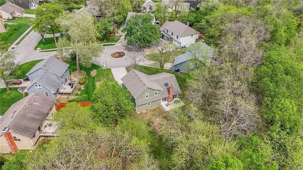 $375,000 | 14315 West 90th Court, Lenexa, KS 66215