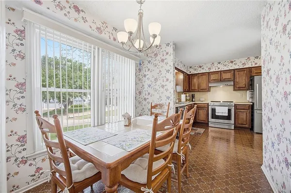 $375,000 | 14315 West 90th Court, Lenexa, KS 66215