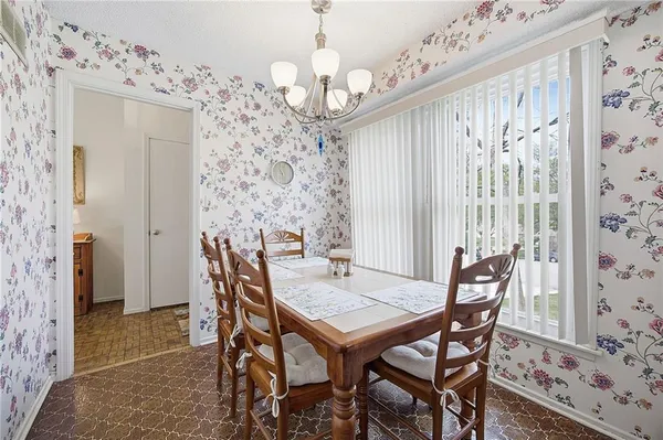 $375,000 | 14315 West 90th Court, Lenexa, KS 66215