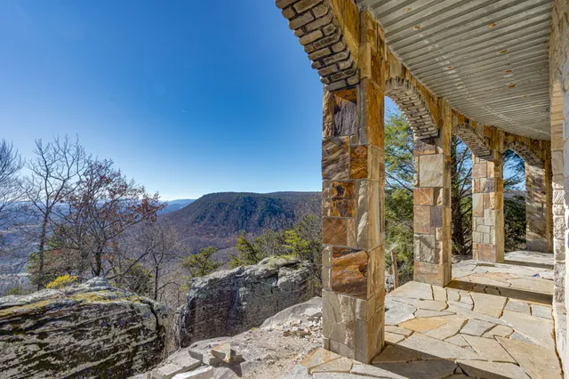 $4,500,000 | 8608 Brow Lake Road, Soddy Daisy, TN 37379