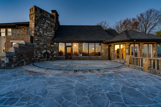 $4,500,000 | 8608 Brow Lake Road, Soddy Daisy, TN 37379