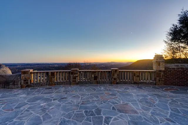 $4,500,000 | 8608 Brow Lake Road, Soddy Daisy, TN 37379