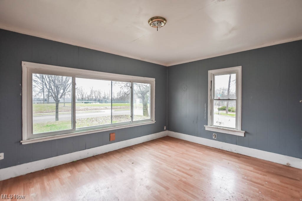864 Diagonal Road Akron, OH 44320 - Photo 2 of 21 Living Room