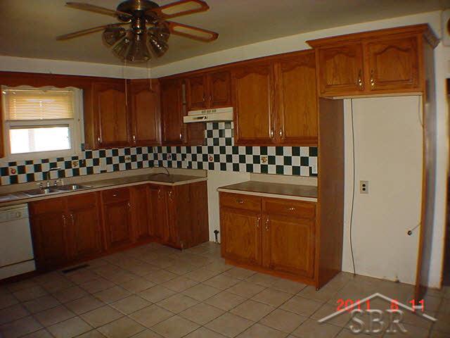 446 Shattuck Road Saginaw, MI 48604 - Photo 3 of 6 20062157-2.JPG