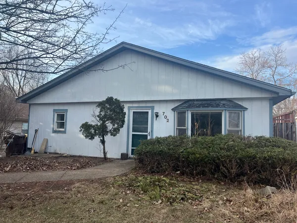 $160,000 | 702 Columbus Street, McHenry, IL 60051