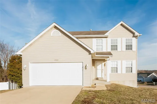$2,045 | 2303 Pond Court, Festus, MO 63028