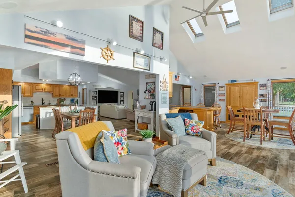 $695,000 | 21904 River Road North, Cordova, IL 61242