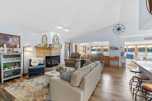 $695,000 | 21904 River Road North, Cordova, IL 61242