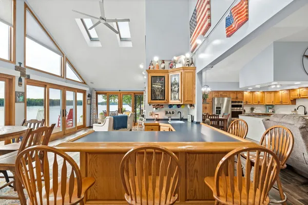 $695,000 | 21904 River Road North, Cordova, IL 61242