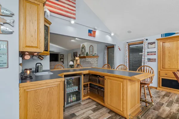 $695,000 | 21904 River Road North, Cordova, IL 61242