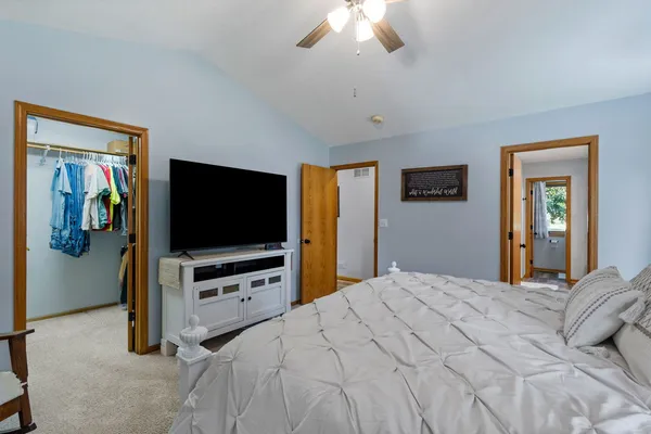 $695,000 | 21904 River Road North, Cordova, IL 61242