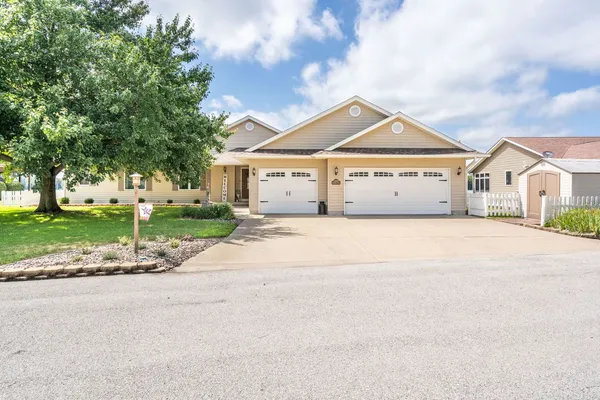 $695,000 | 21904 River Road North, Cordova, IL 61242