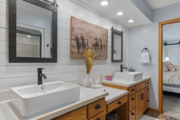 $695,000 | 21904 River Road North, Cordova, IL 61242