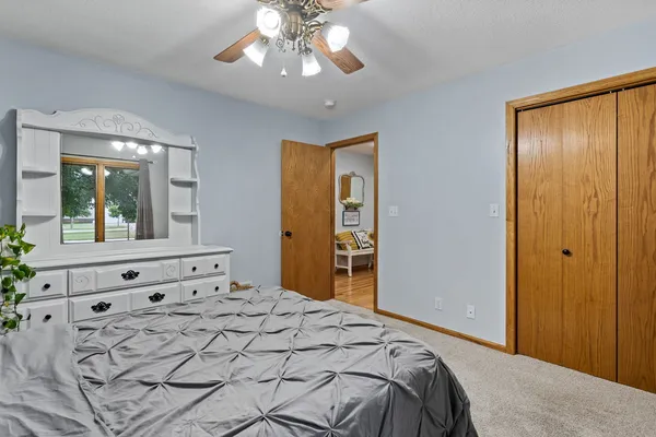 $695,000 | 21904 River Road North, Cordova, IL 61242