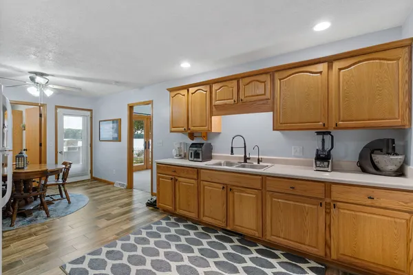 $695,000 | 21904 River Road North, Cordova, IL 61242