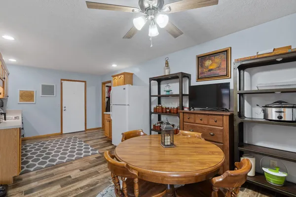 $695,000 | 21904 River Road North, Cordova, IL 61242