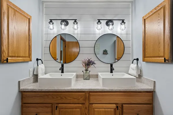 $695,000 | 21904 River Road North, Cordova, IL 61242