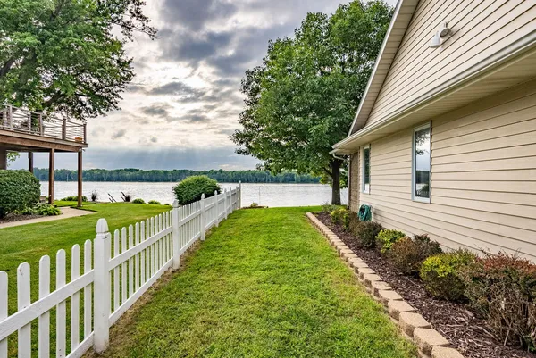 $695,000 | 21904 River Road North, Cordova, IL 61242