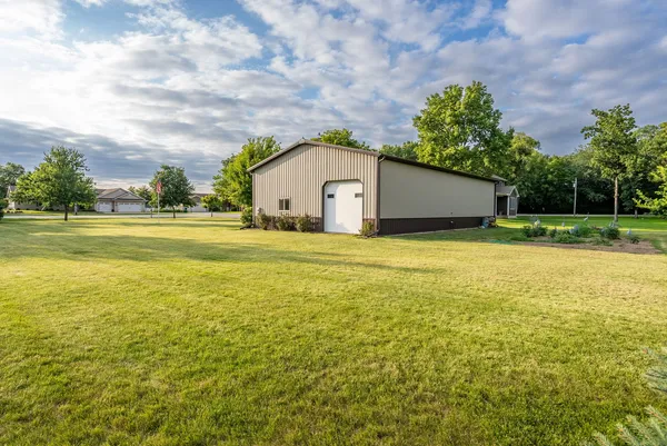 $695,000 | 21904 River Road North, Cordova, IL 61242