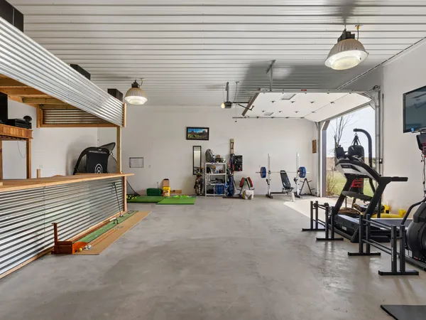 $695,000 | 21904 River Road North, Cordova, IL 61242