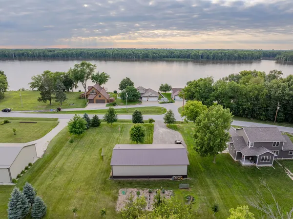 $695,000 | 21904 River Road North, Cordova, IL 61242